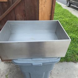 Ice chest / Well - Stainless w/ drain Spout