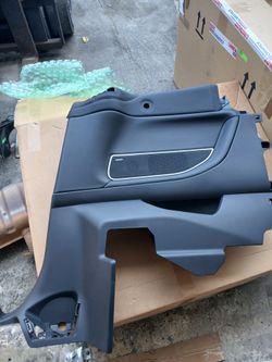 New 17-19 Range Rover Evoque Convertible 2 Doors Rear Right Quarter Trim Panel Original