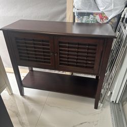 Entrance table 