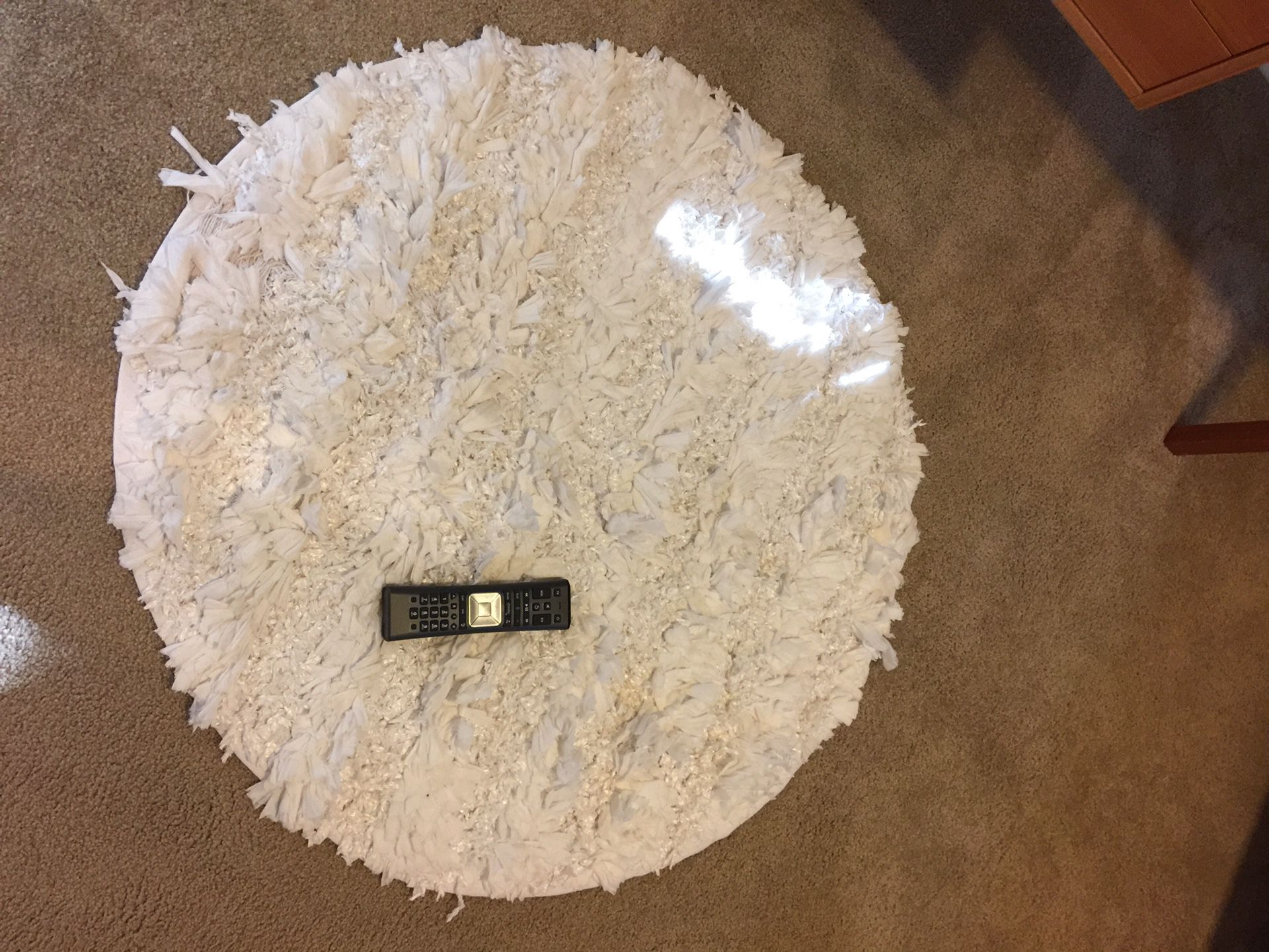 2 white round shag carpets