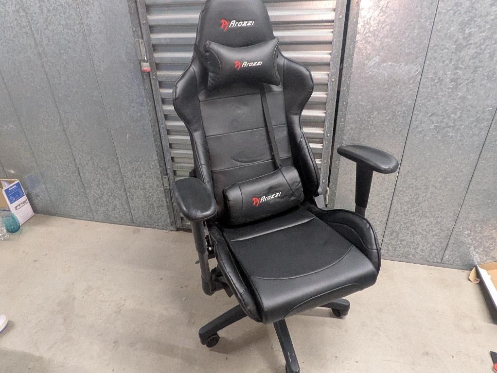 Arozzi gaming chair 