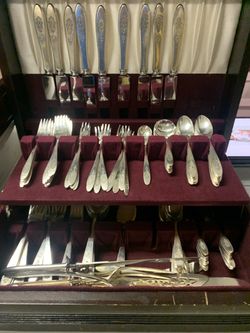 Vintage Oneida Bird Of Paradise Silverplate over 100 Pieces