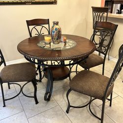 $200 OBO Decorative Wood, Glass, and Metal Dining Room Table with 4 Chairs in great condition 250obo