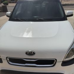 2012 Kia Soul - 176k Miles. Car Runs Great Cold AC. Clean Title
