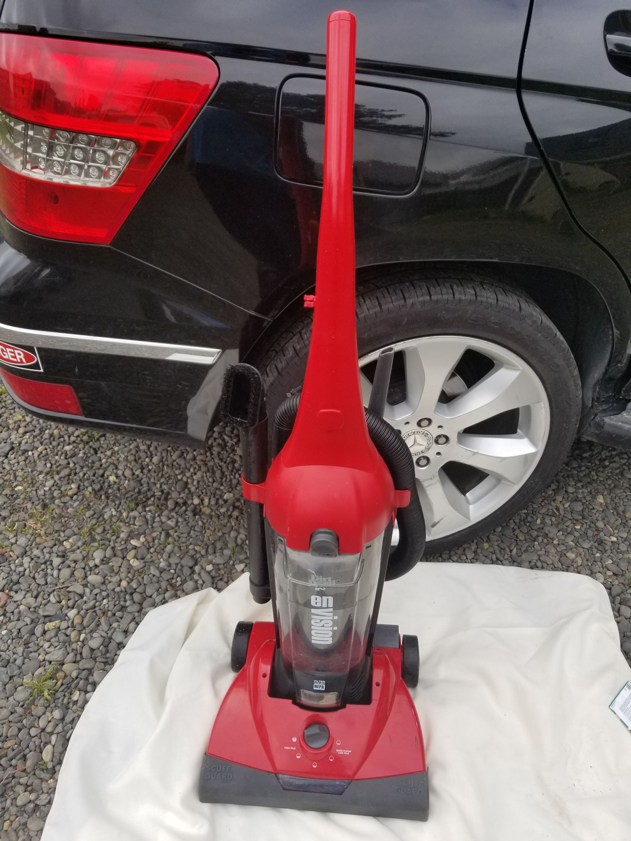 Dirt Devil EnVision Bagless Upright Vacuum Clean Excellent. Moving Sale