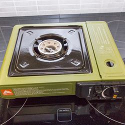 Portable gas stove with case

