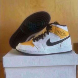 Nike Air Jordan 1 Mid White Perforated University Gold Womens Size 7 Brand New