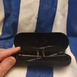Oakley Glasses With Hard Case No Lens