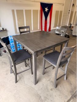 Dining room table