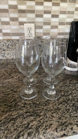 Set of 4 wine Glasses