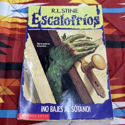 Escalofrios No Bajes Al Sótano! (#2) by R L Stine (1995) Goosebumps