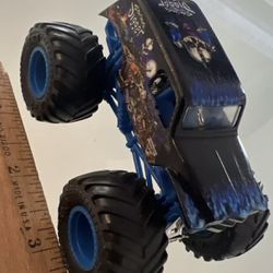 Spin Master Monster Jam Son-uva Digger 1/64 Blue Chasity/Blue Wheels