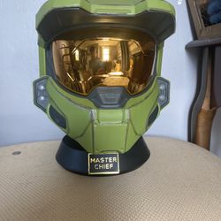 Halo Master Chief Deluxe Helmet With Stand 