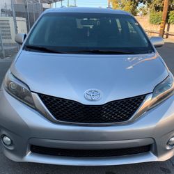 2015 TOYOTA SIENNA SE 8-PASSENGER