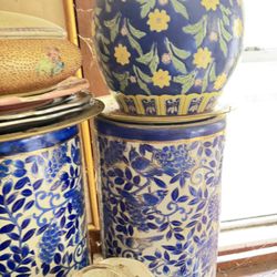 Variety Of Vintage Items 