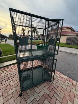Double stack bird cage