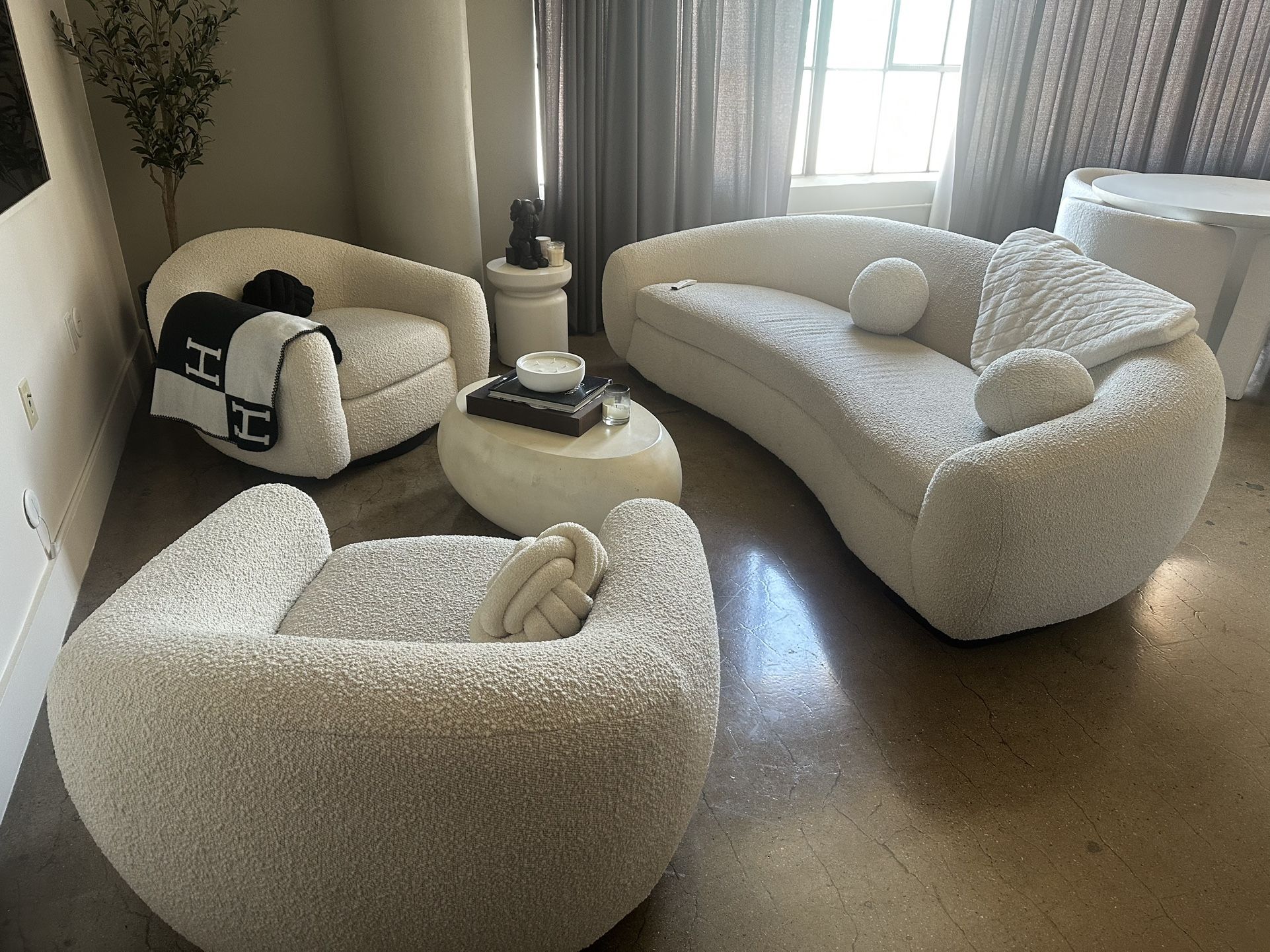 Couch + 2 Chairs + Coffee Table + Pillows And Accessories