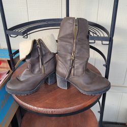 Ladies Boots Size 7