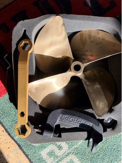 Wakeboard boat propeller