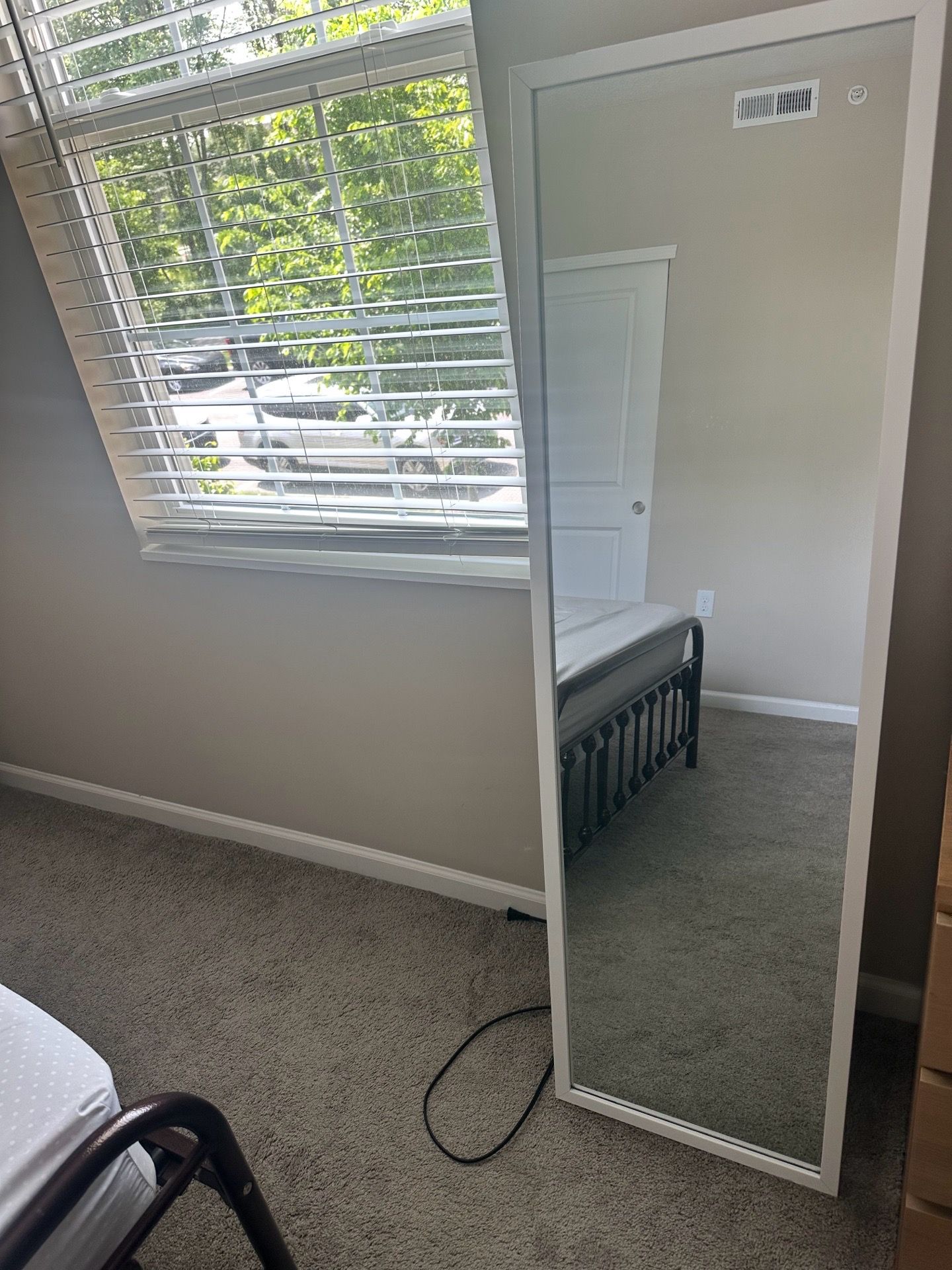 Floor standing mirror