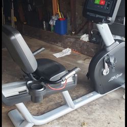Life Fitness Commercial Grade Recumbent Bike Integrity Touch Screen