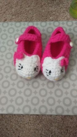Hello kitty crochet booties