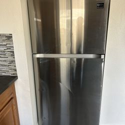 Samsung 29 in. 17.6 cu. ft. Top Freezer Refrigerator with FlexZone and Ice Maker in Fingerprint-Resistant Stainless Steel