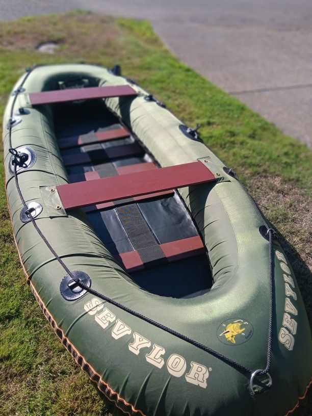 Fishmaster 325 Sevylor 5 Man Raft