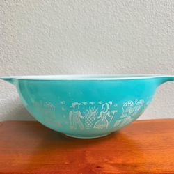 Vintage Pyrex Butterprint Amish Cinderella Mixing Bowl 444 - 4 qt turquoise with white print
