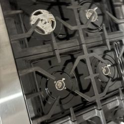 Cuisineres Gas Stove: Model RG36, Brand ZLINE