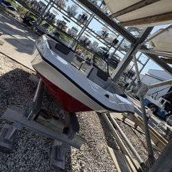 Boat Yamaha 19”