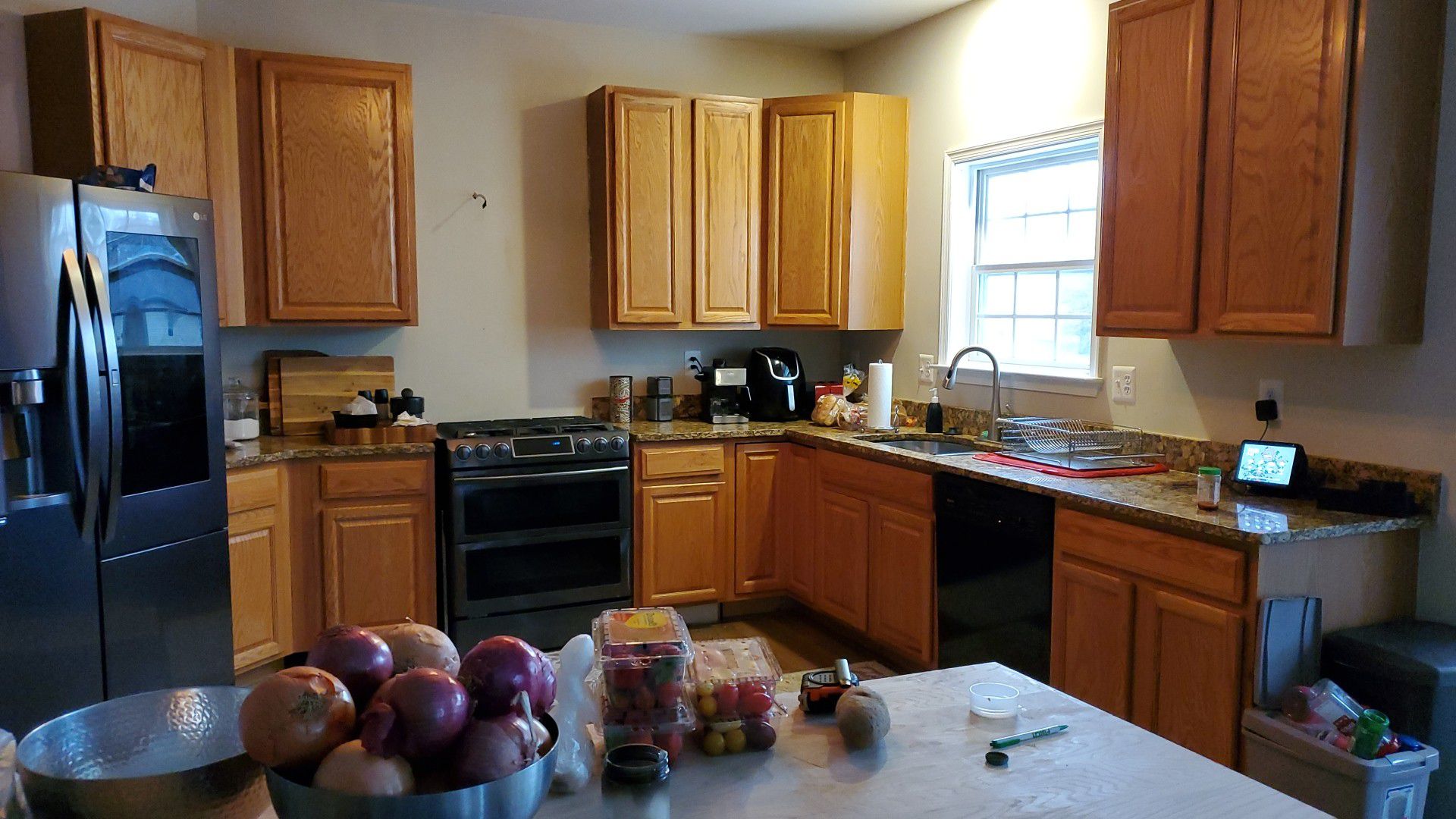 Kitchen cabinets And Granite Counters