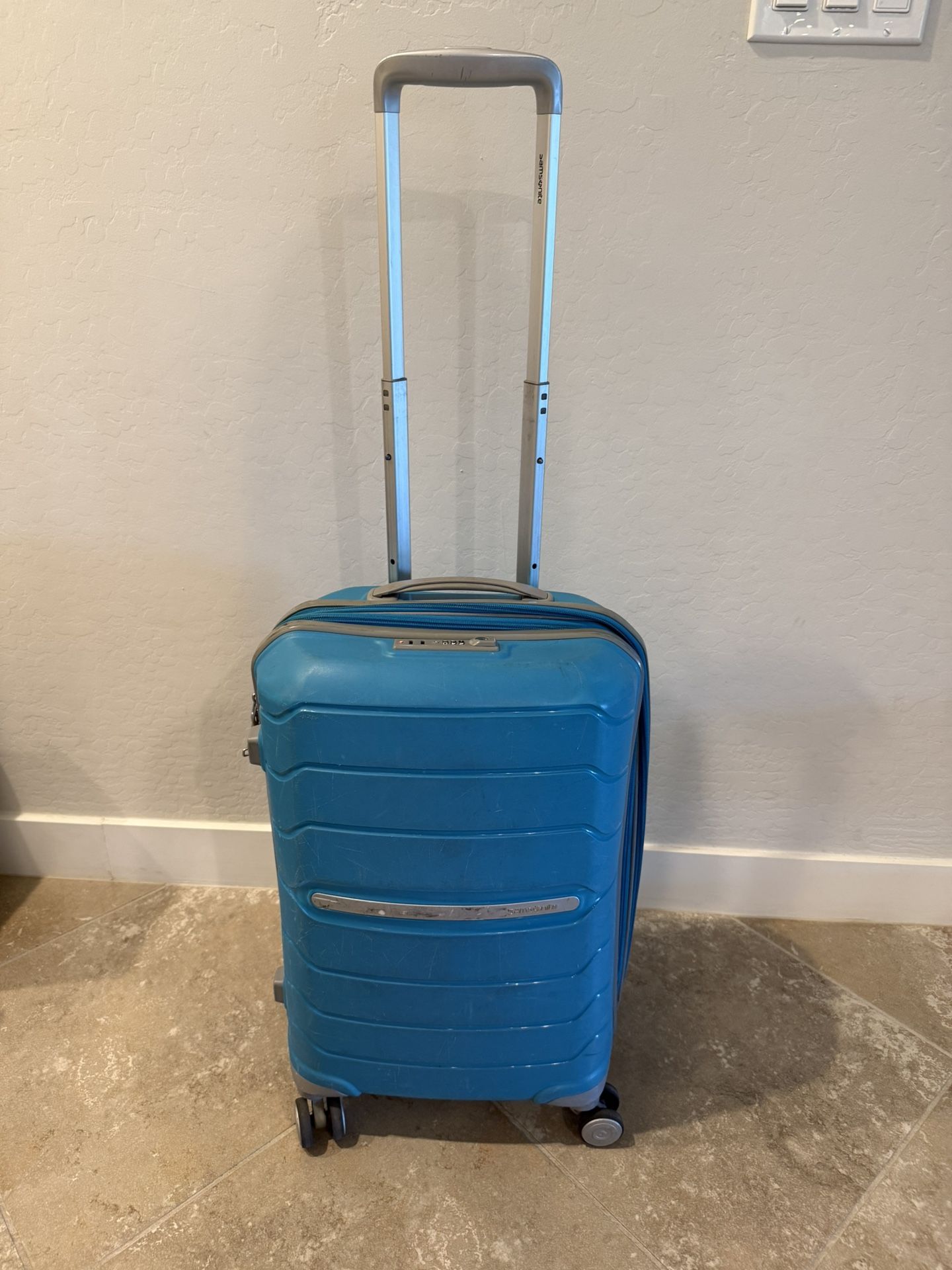 Samsonite FREEFORM CARRY-ON SPINNER