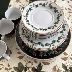Waverly Holiday Bouquet Made In Poland Xmas Dinnerware 4 Donner Plates 7 Salad 6 Teacup Plates And 4 Tea Cups Total 21 Pieces 