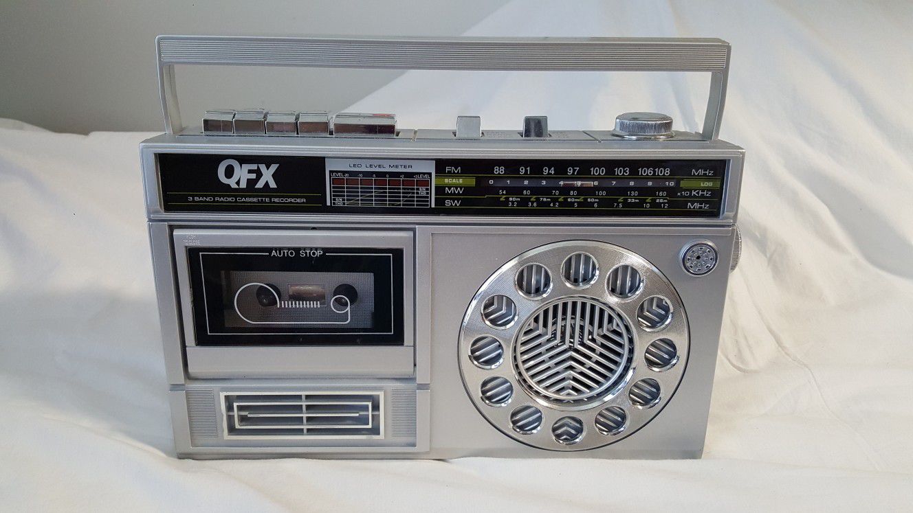 Qfx radio with cassette player