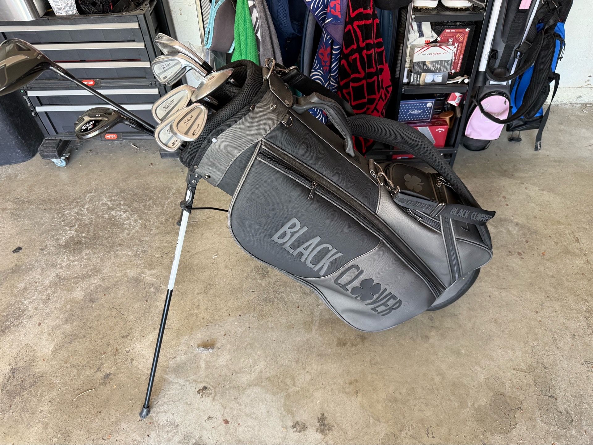 Black Clover Leather Golf Bag & Golf Clubs