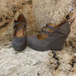 Shoes size 8 (fits 7.5)