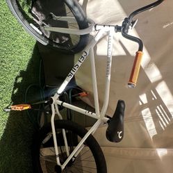 Celsius brand new Beach / City cruiser bicycle, essential energy.