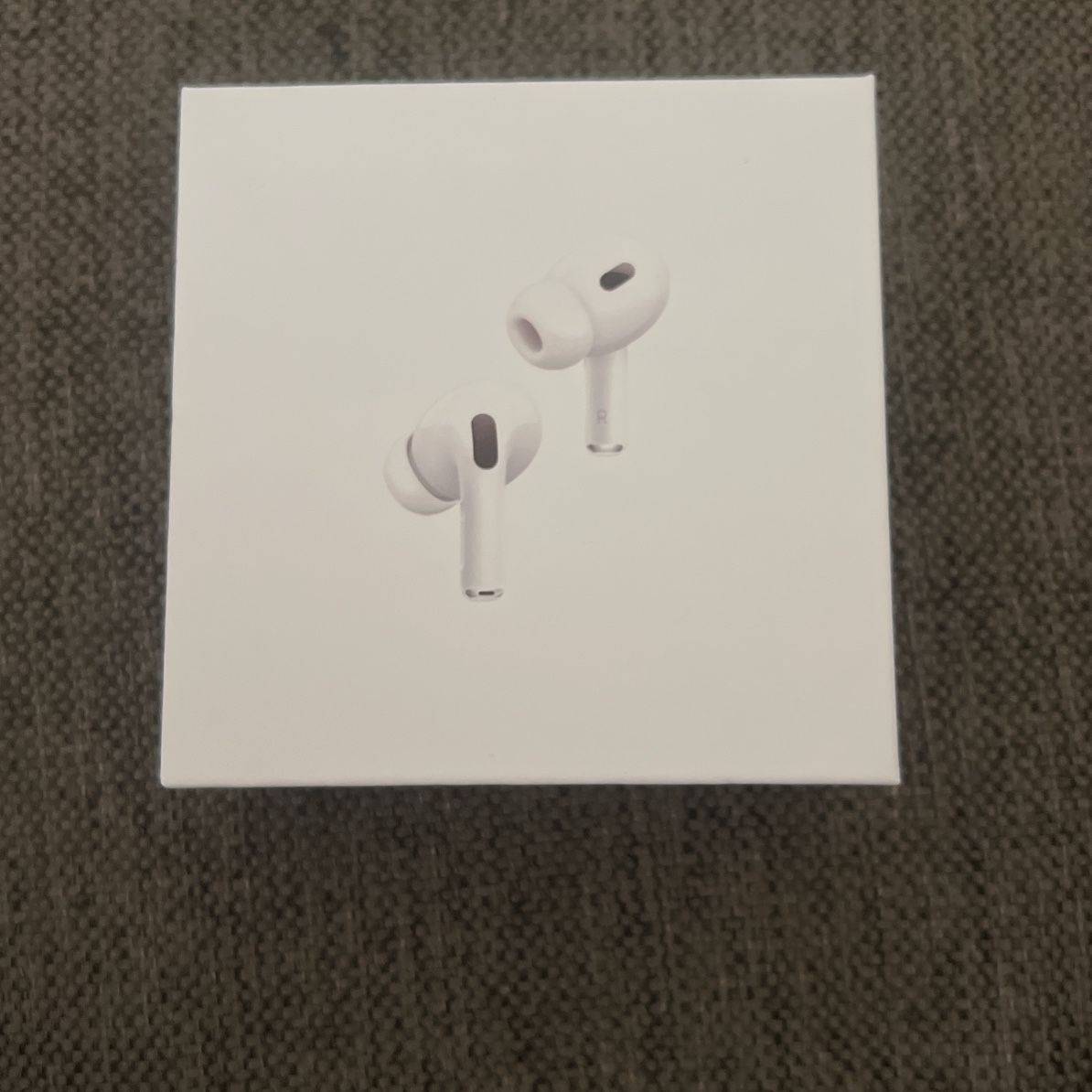 AirPods Pro (2nd Generation) with MagSafe Wireless Charging Case Lightning