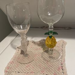 Crystal Wine Glass And Pineapple Wine Glass 