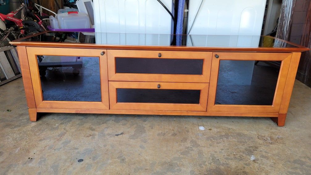 Entertainment center