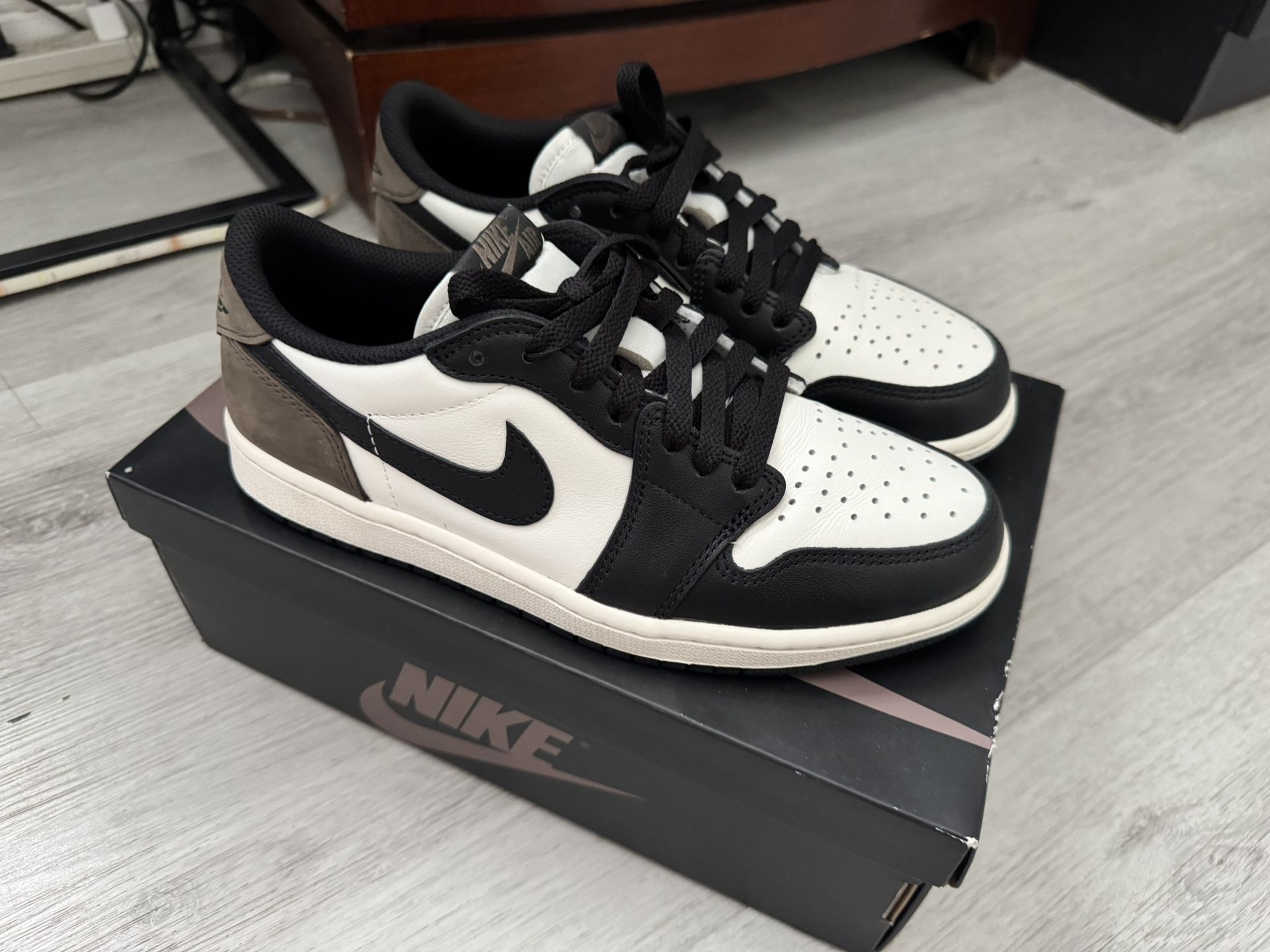 Air Jordan 1 Retro Low OG Mocha