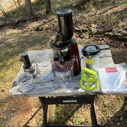 Kuving’s Whole Slow Juicer Looks & Works Like New $48 OBO!