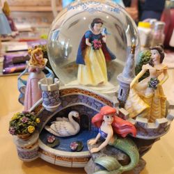 Disney Princess Snow Globe/ Music Box