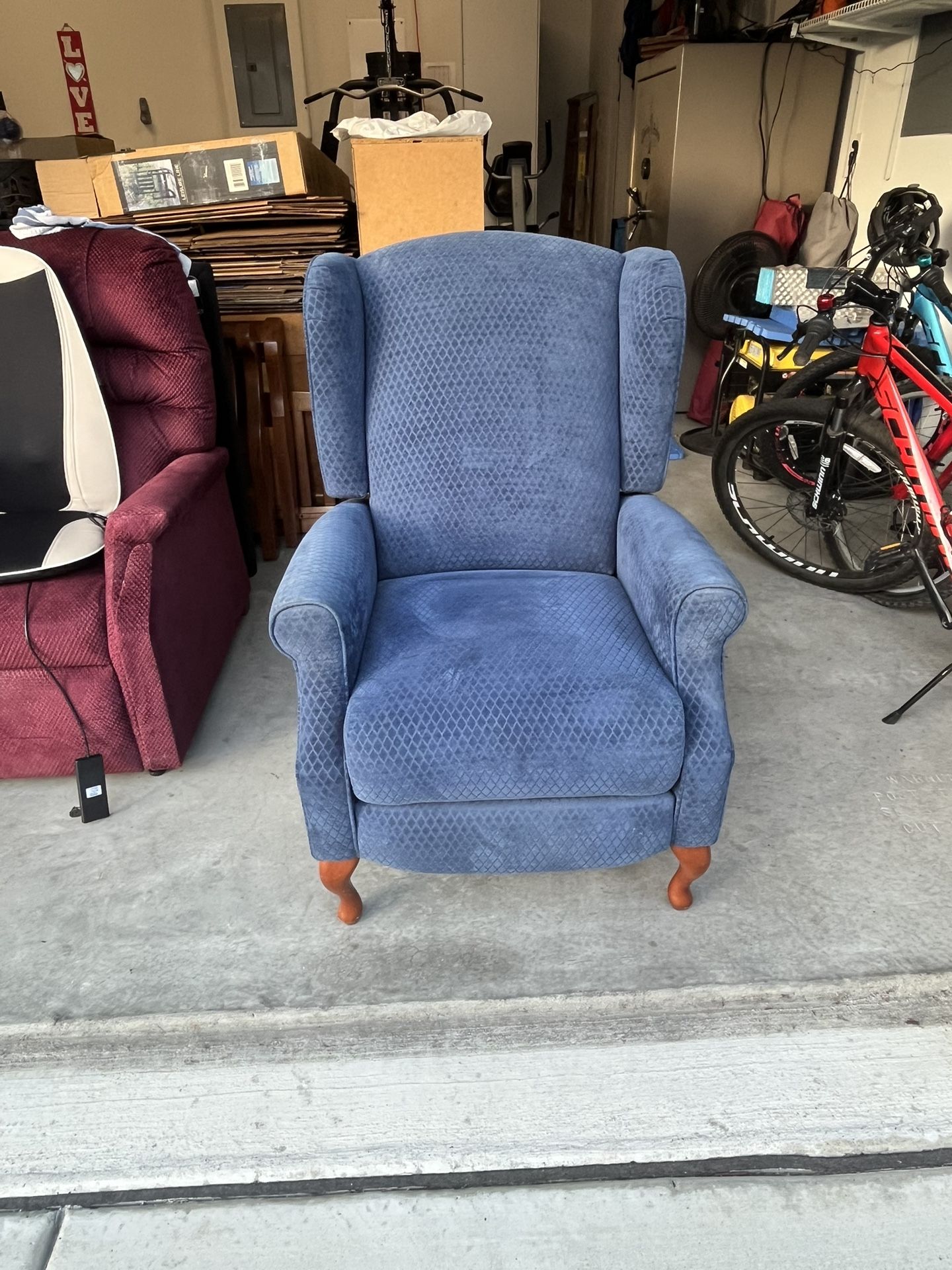 Reclining Wingback Recliner