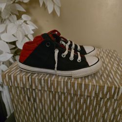 Kids Size 4 Converse 