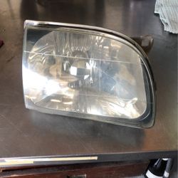 2001-2004 Tacoma Passenger Headlight