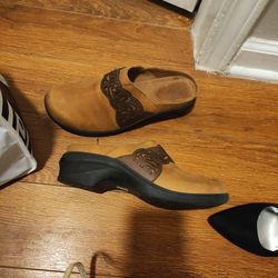 Ariat Clogs Size 9