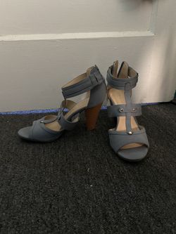 Liz Claiborne Heels (SIZE: 7)