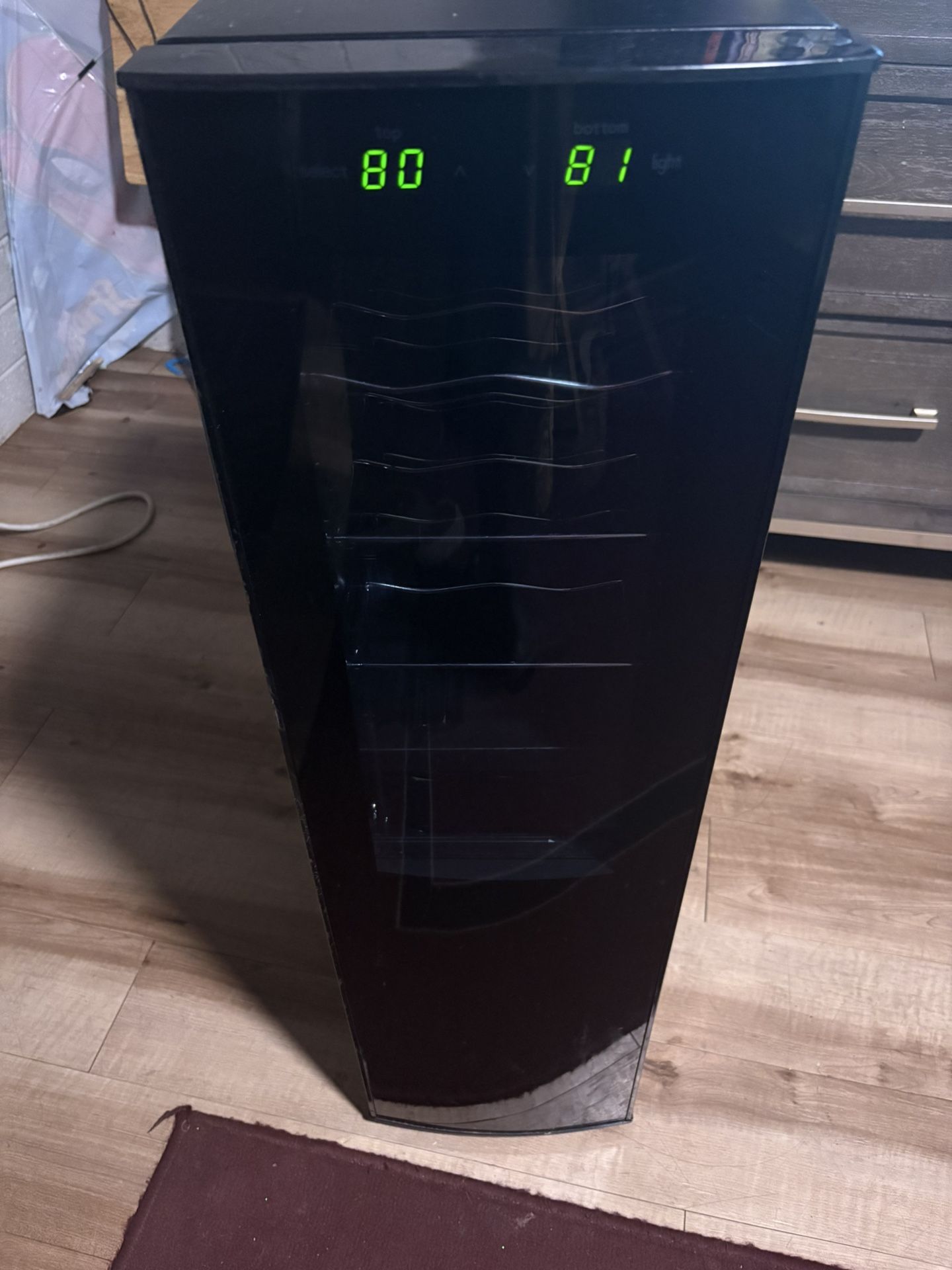 Frigidaire 9.875-in W 18-Bottle Capacity Black Dual Zone Cooling